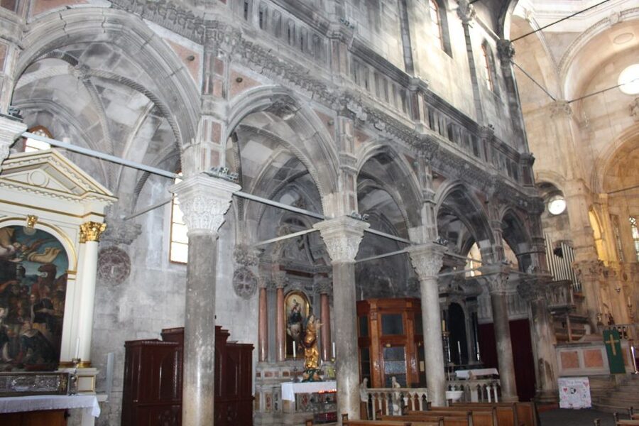 Šibenik walking tour in one hour! - The medieval quarter with fraternity churches and the Šibenik meter