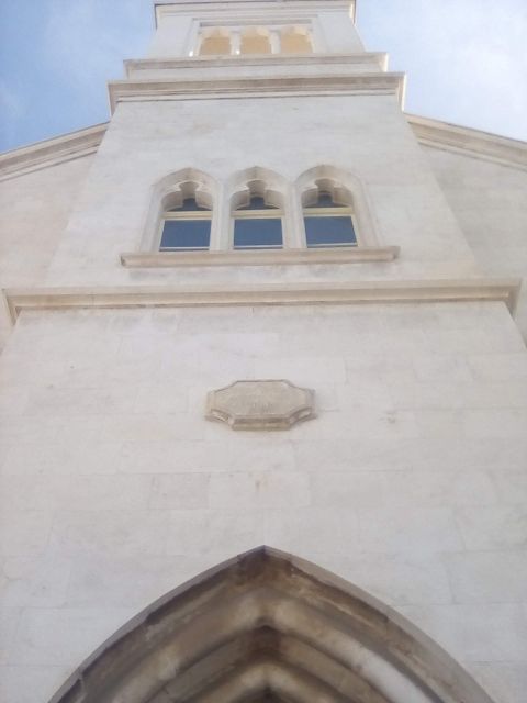 Šibenik walking tour in one hour! - Spotting Jurje’s heads and his autograph