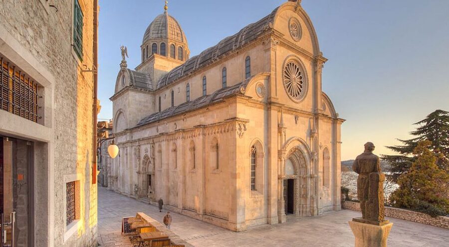 Šibenik walking tour in one hour! - Starting at the monastery of St. Frane and the eastern city gates