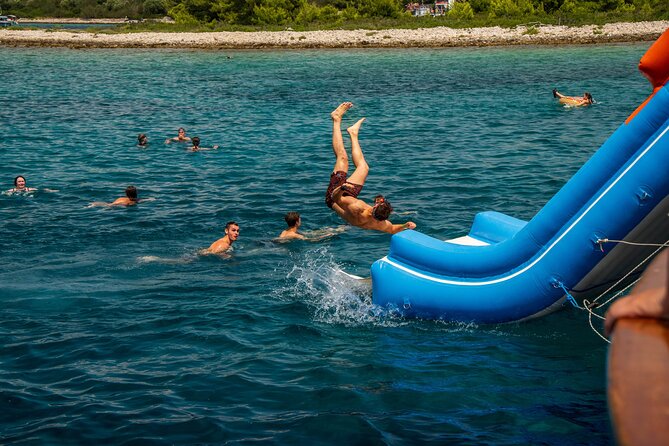 Slatine - Island Hopping Excursion (Trogir/Blue Lagoon/Shipwreck) - Crowds, heat, and water access: the main downsides and how to handle them