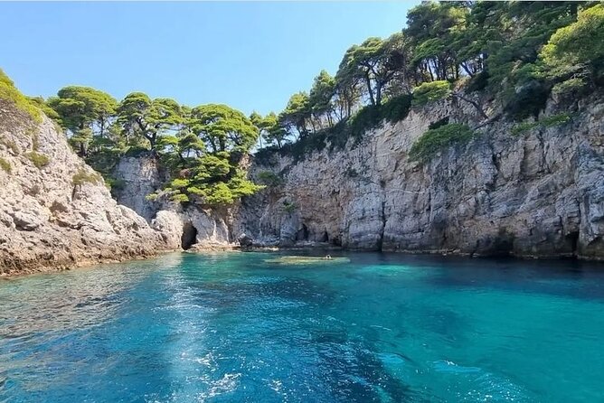 Speed Boat Tour to Elaphiti Caves and Sandy Beach from Dubrovnik - Speed and Sea Conditions: What the Fast Ride Feels Like