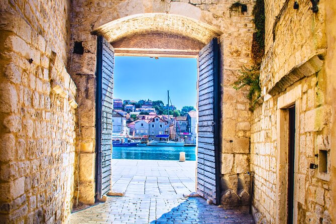 Split: Blue Lagoon & 3 Islands Speedboat Tour - Small group - Getting to the Tour: Smile Travel Office in Split