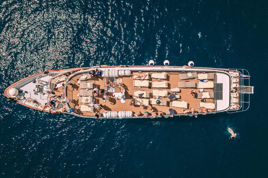 Split: Blue Lagoon, Nečujam & Maslinica with Food & Drinks - Yacht Tamaris Comfort on the Split Riva Departure