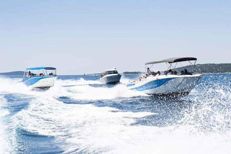 Split: Blue Lagoon, Trogir & Solta Speedboat Tour - Trogir on foot for an hour: what you can realistically see
