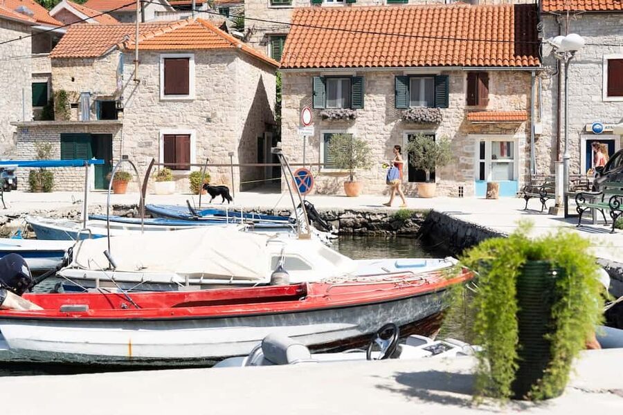 Split: Blue Lagoon, Trogir & Solta Speedboat Tour - Blue Lagoon swimming and snorkeling: the main event
