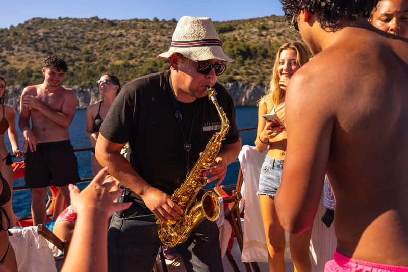 Split: Blue Lagoon Underwater Museum Tour w/Lunch & Drinks - Croatia’s Only Underwater Museum: Seeing 52 Statues From Above