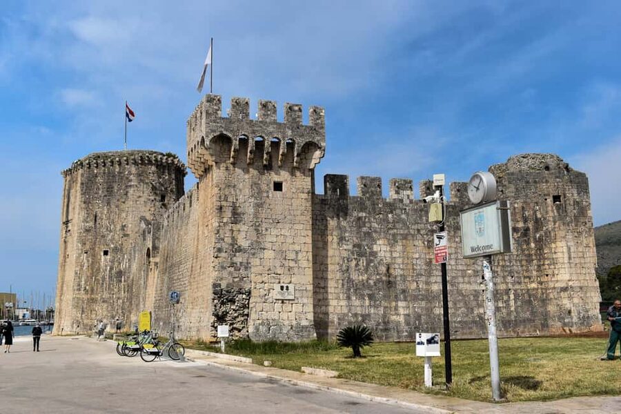 Split: Blue Line Tour of Salona, Klis & Trogir - Hidden Dalmatia Visitor Center: biodiversity with a modern learning stop