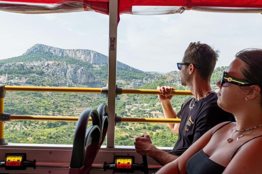 Split: Blue Line Tour of Salona, Klis & Trogir - Meeting point and bus setup at Apodos Travel Agency