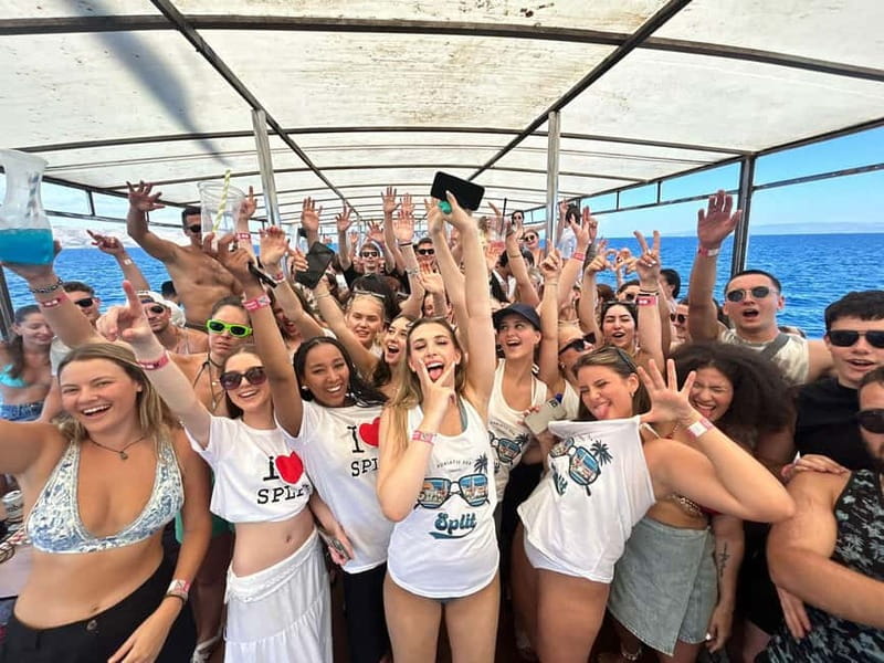 Split: Captain’s Boat Party – Blue Lagoon, DJ & Free Shots - Roof 68 Timing: Getting on the Boat Without Stress