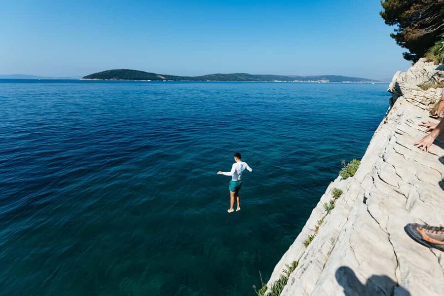 Split: Cliff Jumping & Deep Water Solo Tour - The social side: what guides add beyond the climbing