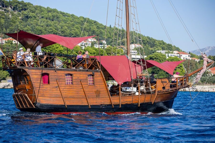 Split: Cruise on Columbo's Pirate Ship "Santa Maria" - Boarding the Santa Maria at Split’s meeting point