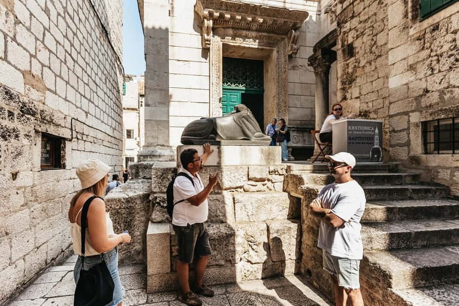 Split: Diocletian Palace & Old Town Guided Walking Tour - Inside Diocletian’s Palace: Peristyle courtyard and the spaces you remember