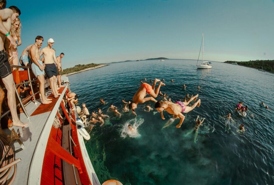 Split: Floating Festival Boat Party with Electronic Music - Academia Club Ghetto meetup: warm-up before the water