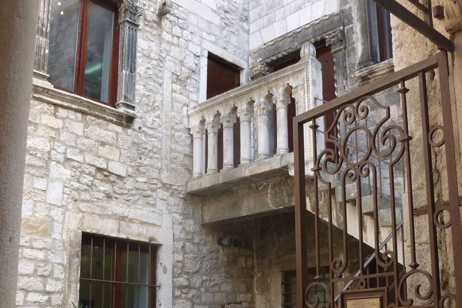 Split: Game of Thrones Tour with Diocletian's Palace Cellar - The 2-hour walking loop through Split’s GoT streets