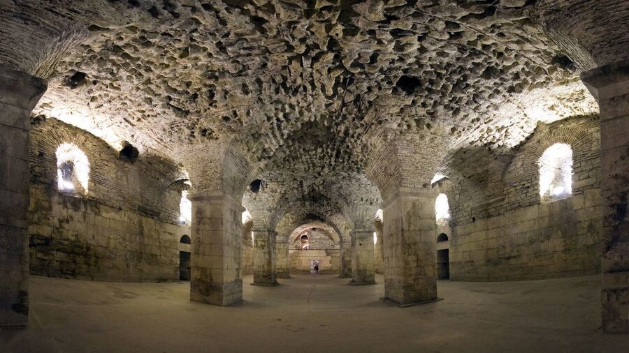 Split: Game of Thrones Tour with Diocletian's Palace Cellar - How guides use photos and video to connect TV to stone