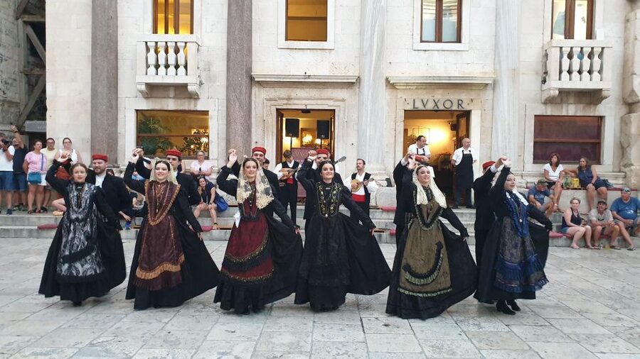 Split: History and Heritage Walking Tour - Languages and Small Details That Make It Easier