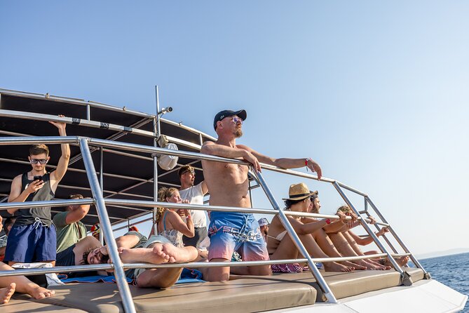 Split: Hvar, Brač, and Pakleni Cruise with Lunch and Drinks - Lunch and Drinks: Burgers, Wine, and Eating While the Boat Moves