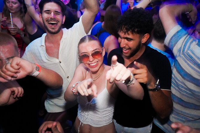 Split: Night Boat Party with DJ, Free Shots & After-Party - Free photography: getting memories without breaking the rhythm