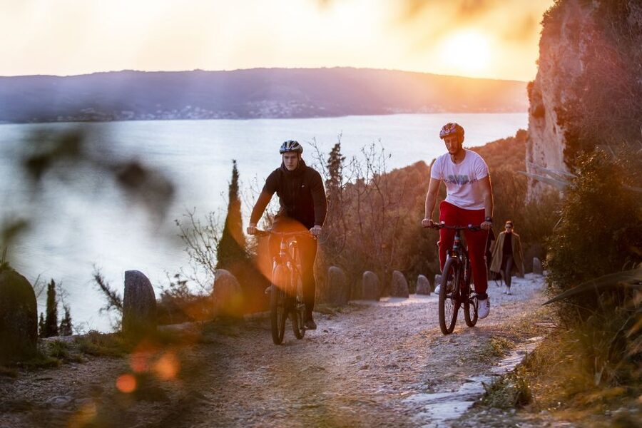 Split: Old Town Guided Bike Tour with Poljud Stadium - Marjan Hill and Forest Park: hidden stops between sea air and downhill riding