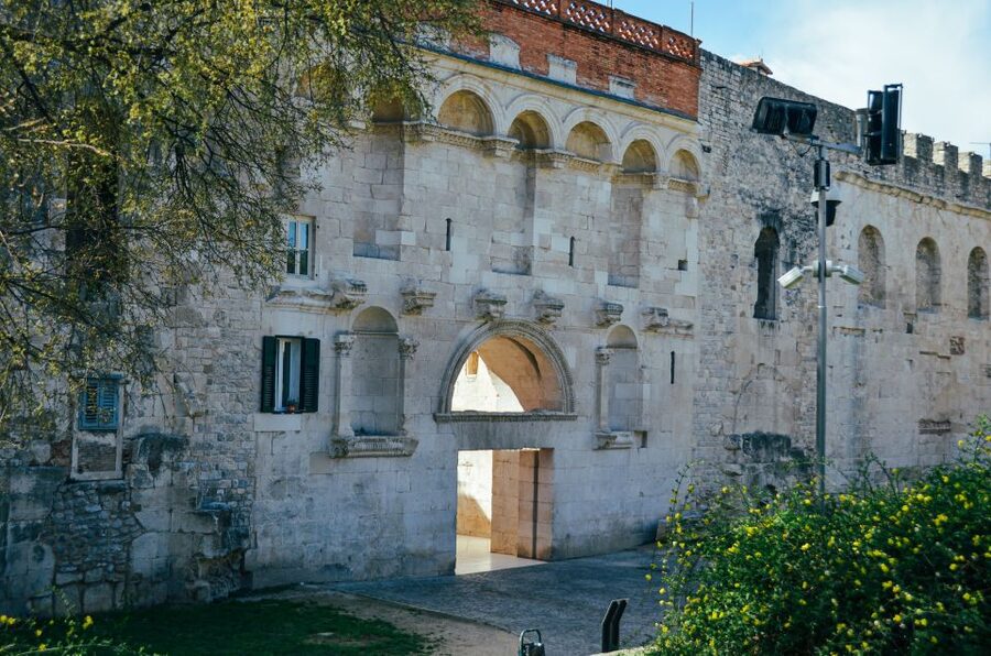 Split: Palace & Old Town Private Walking Tour-Entrance incl. - A 2.5-hour Roman-to-Venetian route you can finish without fatigue
