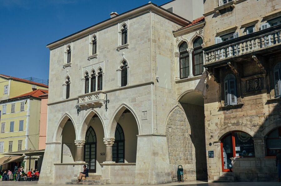 Split: Palace & Old Town Private Walking Tour-Entrance incl. - Passing through gates and key palace zones