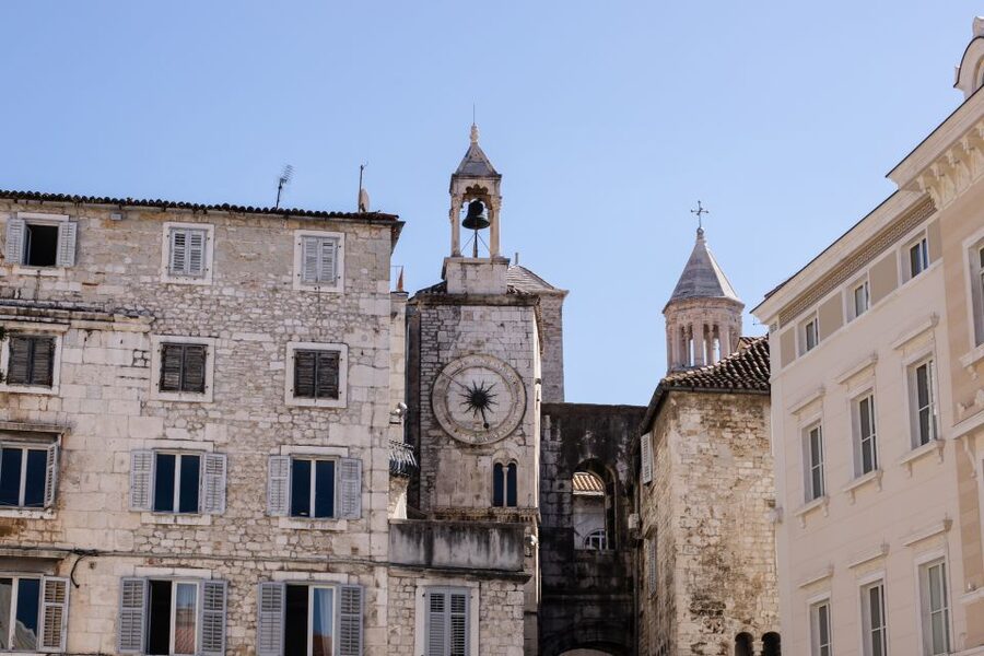 Split: Palace & Old Town Private Walking Tour-Entrance incl. - Fruit Square, Pjaca, and the old-town heart at Narodni trg