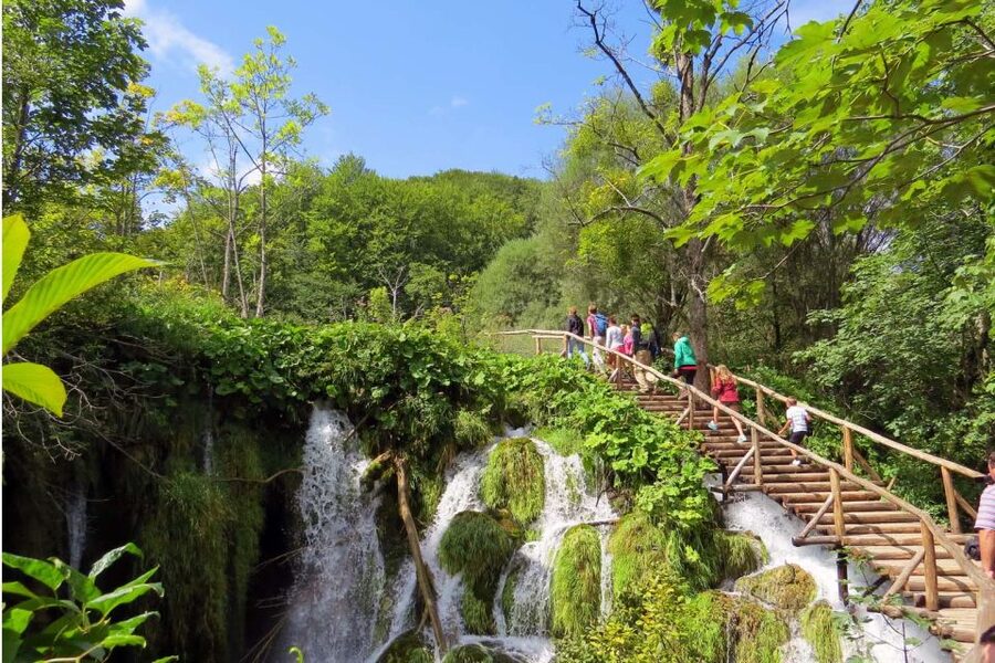 Split: Plitvice Lakes Guided Day Tour with Entry Tickets - Key things that make this tour work