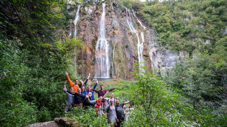 Split: Plitvice Lakes Guided Day Tour with Entry Tickets - Your 12-hour day plan: from Split pickups to 5 hours in the park