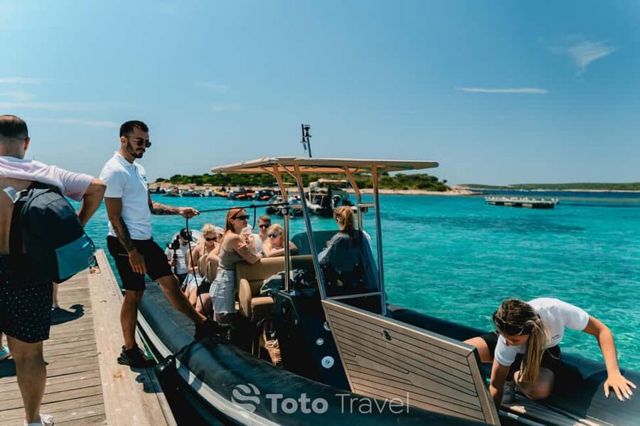 Split/Podstrana: Blue Cave, Hvar & 6 Islands Speedboat Trip - Komiža on Vis: Fishermen Streets, Coffee Break, and Mamma Mia Connections