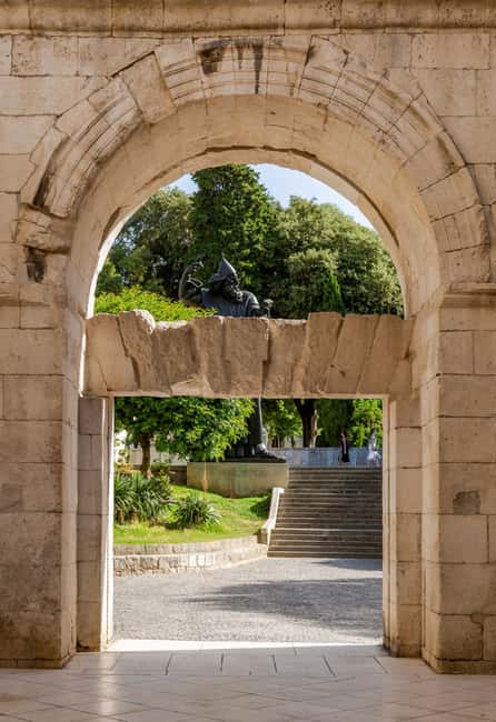 Split: Private Walking Tour and Diocletian's Palace - Fruit Square, People’s Square, Riva: learning the city through its public spaces