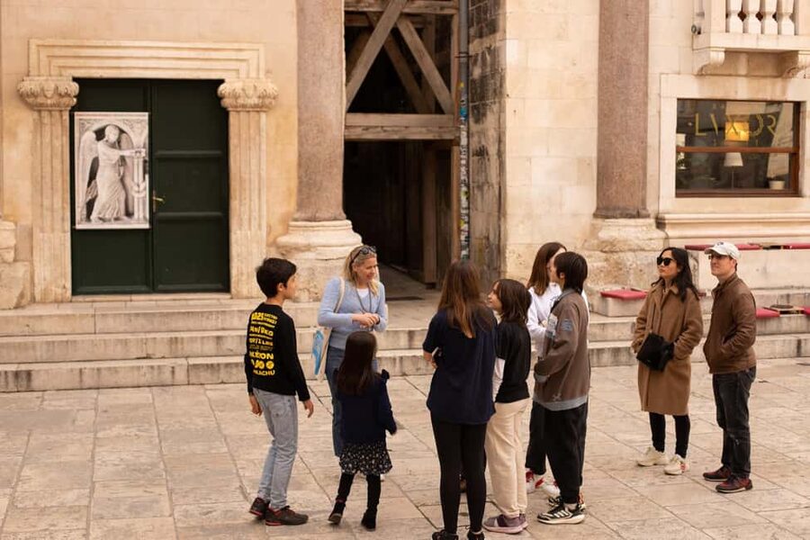 Split: Private Walking Tour for Families with kids (5-17y) - The Treasure Hunt, Puzzles, and Riddle Moment