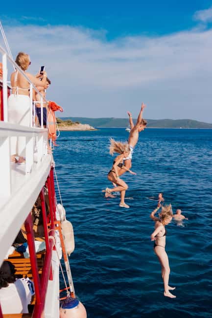 Split: Sunset Boat Party with Live DJs and Blue Lagoon Swim - Photographer on board: free photos to save the night
