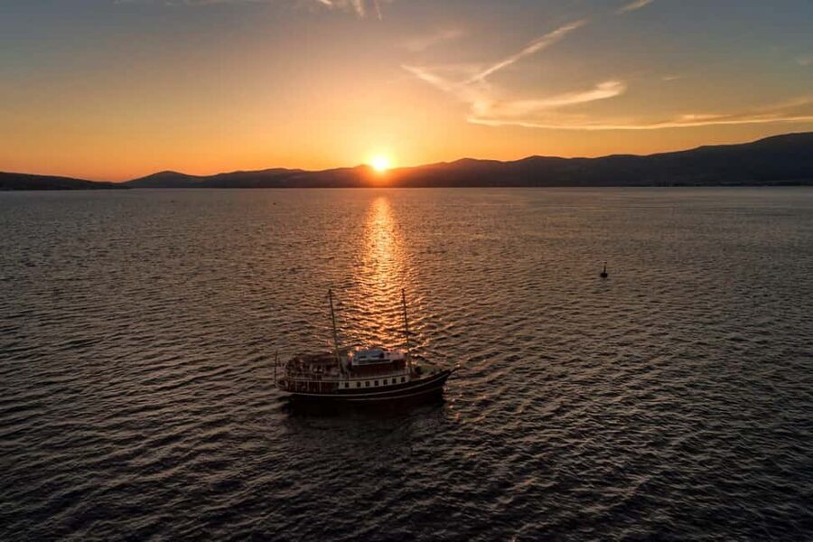 Split:Sunset Cruise with Live Music - Deck choice: upper deck energy vs lower deck comfort