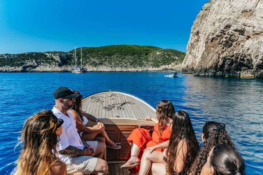 Split/Trogir: Blue Cave, Mamma Mia, Hvar and 5 Island Tour - Getting to the boat fast: meeting points and time on the water