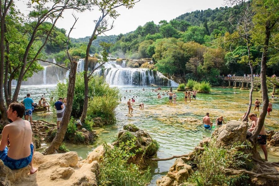 Split/Trogir: Krka National Park Day Trip & Boat to Skradin - Guide style and group flow: what tends to make it feel easy