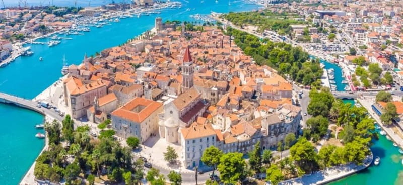 Split/Trogir: Trogir, Blue Lagoon, and Solta Speedboat Trip - Trogir in About an Hour: What You Can Actually See