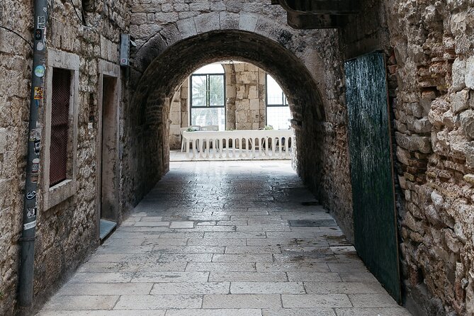 Split walking tour with local guide - Where you meet and how the timing works in real life