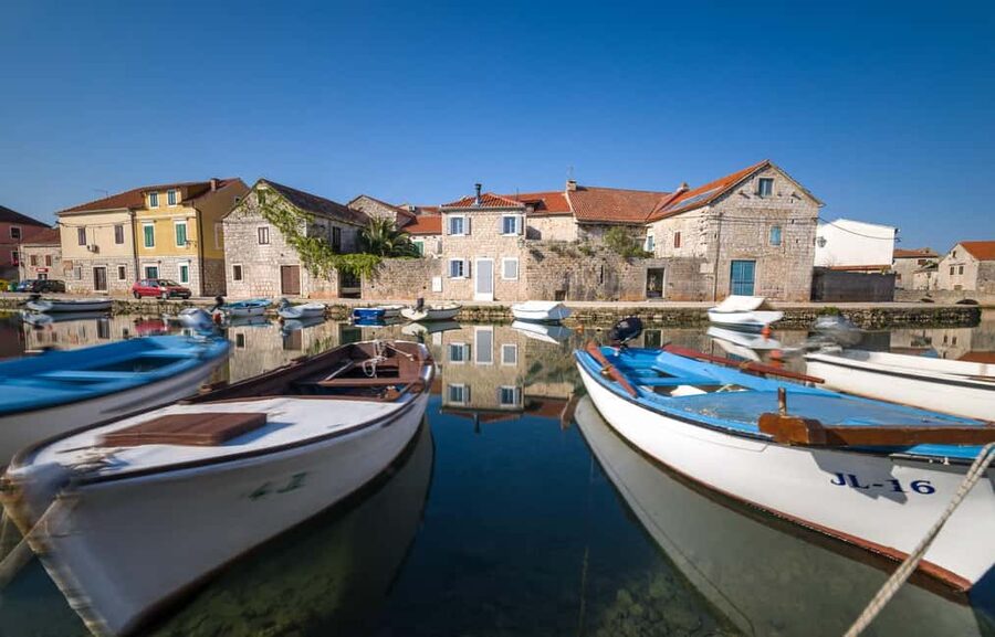 Stari Grad: Private Tuk-Tuk tour with Wine tasting - Piaggio Ape Calessino: why the ride feels like a local detour