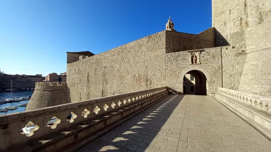 Sunset Wall Walk: 75-Minute Guided Tour & Free Exploration - Why this hybrid walls walk works better than doing it all solo
