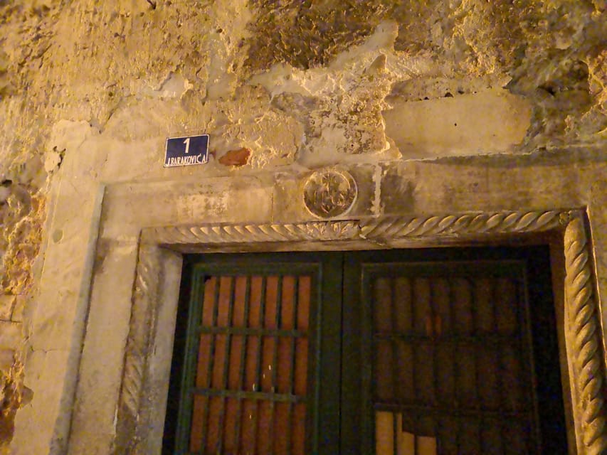 The beauty of the Middle Ages-Šibenik - Noble quarters, coats of arms, and the Šibenik meter
