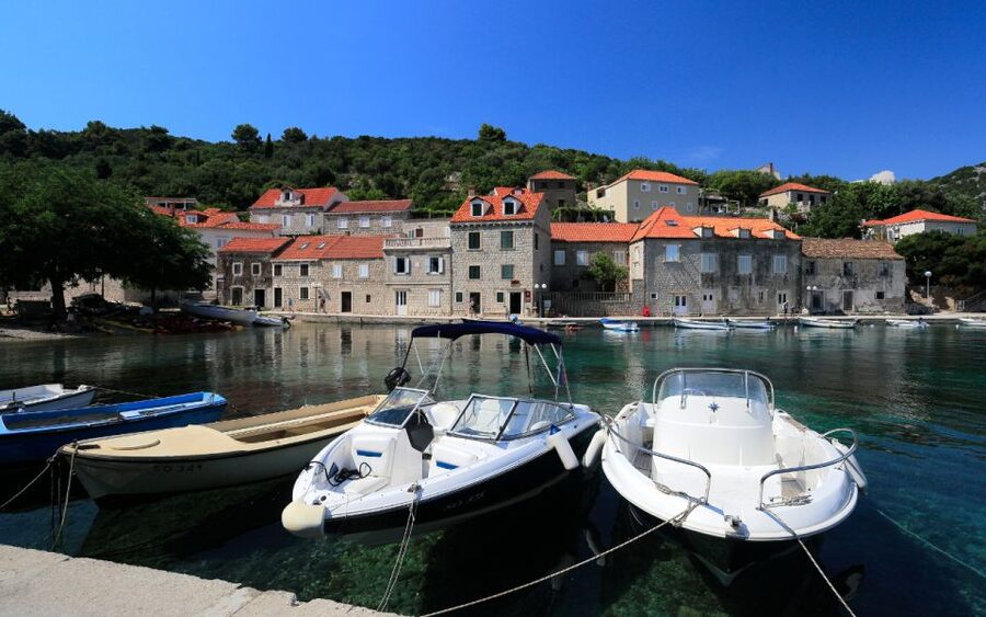 Three Island Boat Tour With Lunch - Snorkeling and swimming: how to make the most of the island windows
