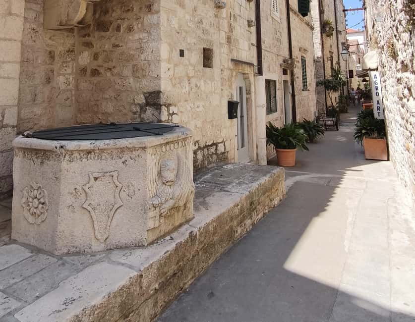 Timeless Hvar: Old Town Walking Tour with Local Guide - UNESCO lace-making: the culture detail that makes the town feel lived-in