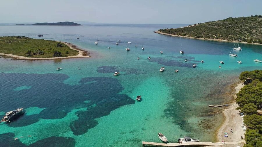 Trogir: Blue Lagoon and 3 Islands Speedboat Tour - Kamerlengo Castle and the Trogir start line