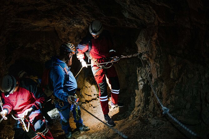 TUNNEL ABSEILING PLUS tour the underground - Abseil training first: how you learn safely in a group of 8