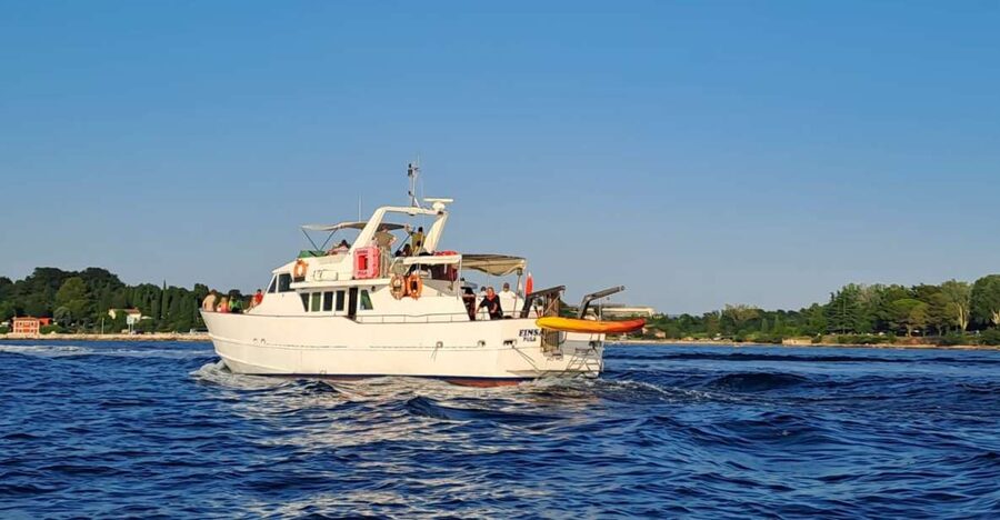 Umag: Sunset Cruise with Dolphin Spotting - Getting There: Trg slobode to the Left-Pier Dock