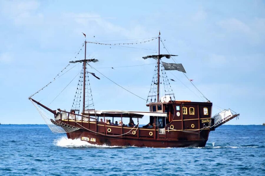 Vrsar: Dolphin Watching Boat Ride - Getting to the Boat: Pirate Boat Sveta Ana in Vrsar