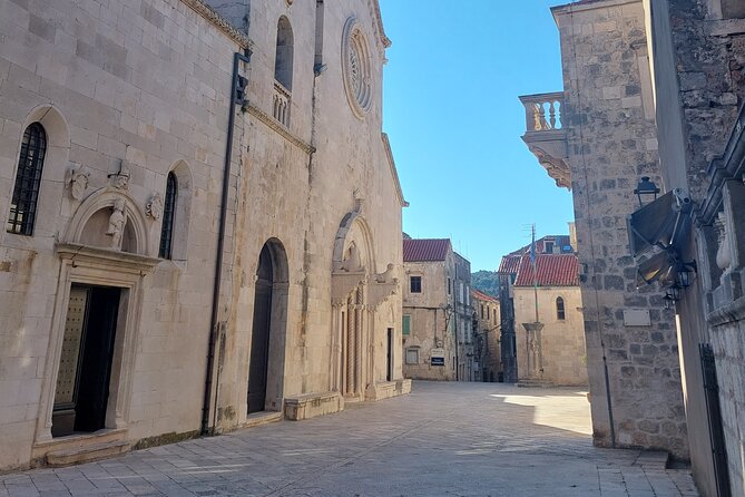 Walking Tour in old town Korcula 1 Hour - Stop 1: St. Mark’s Cathedral square and the stonemason tradition