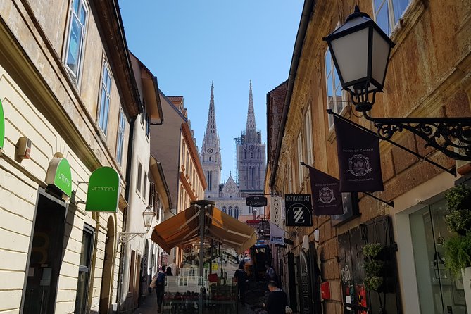 Walking tour of Zagreb - The funicular and Lotrščak Tower: the steep-city relief valve
