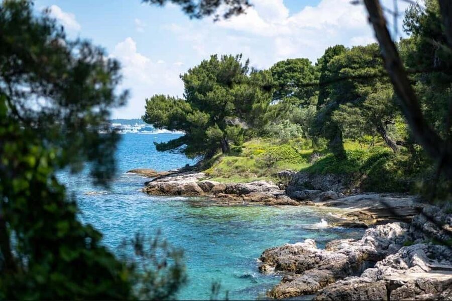 Zadar: 3 Islands Luxury Boat Tour with Aperol Spritz - Who should book this Zadar 3-island boat tour