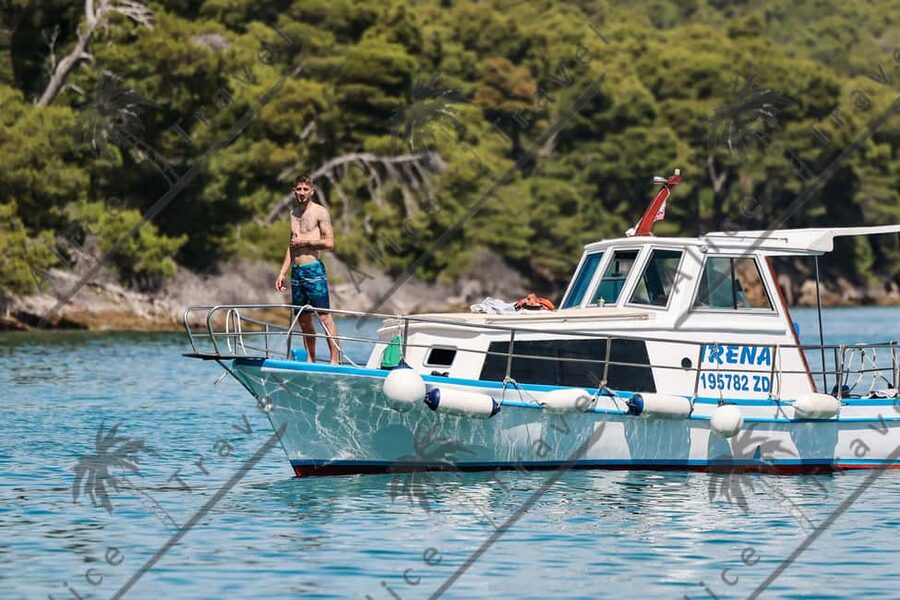Zadar: Boat Tour with Snorkeling and Drinks - Snorkeling gear, life jackets, and comfort reality